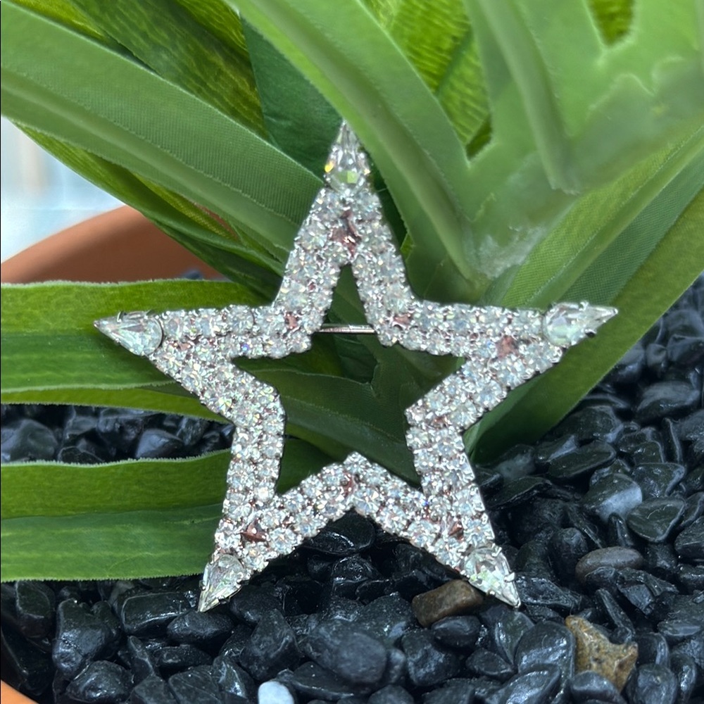 ⭐️Bauer vintage Silver Star rhinestone brooch pin